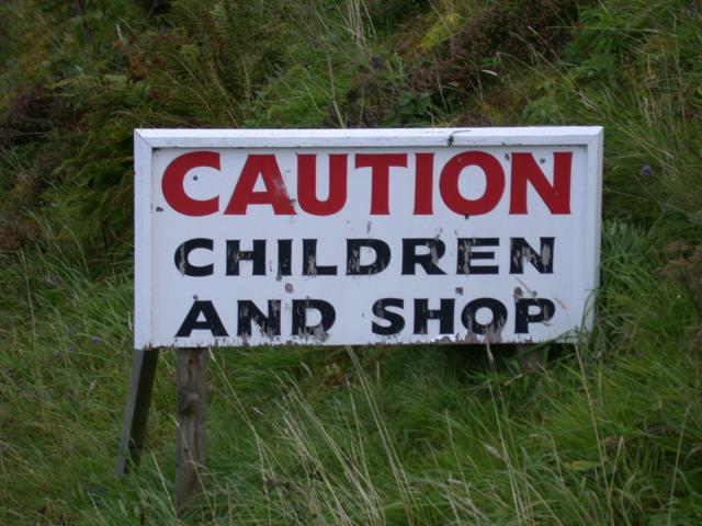 12-09-2004_11.31.02_CautionChildrenAndShop_SW